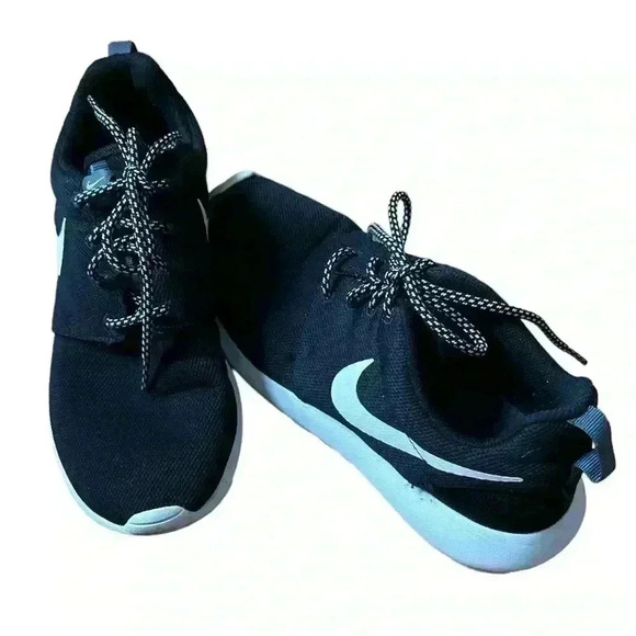 Nike Sneakers - Picture 1 of 7